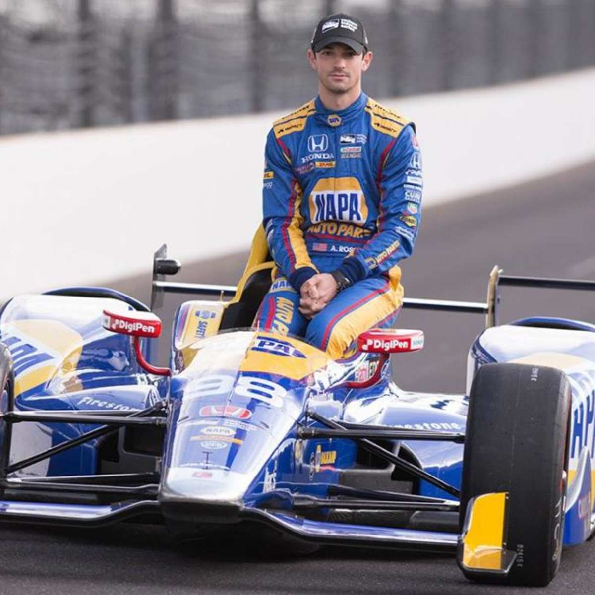 Helio Castroneves Moves To Sports Cars Still Eyes Indy 500 Sports Illustrated