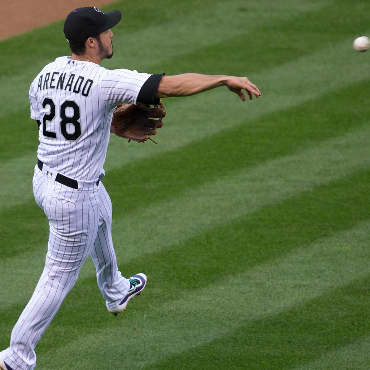 Giants' Brandon Crawford wins Gold Glove over Simmons