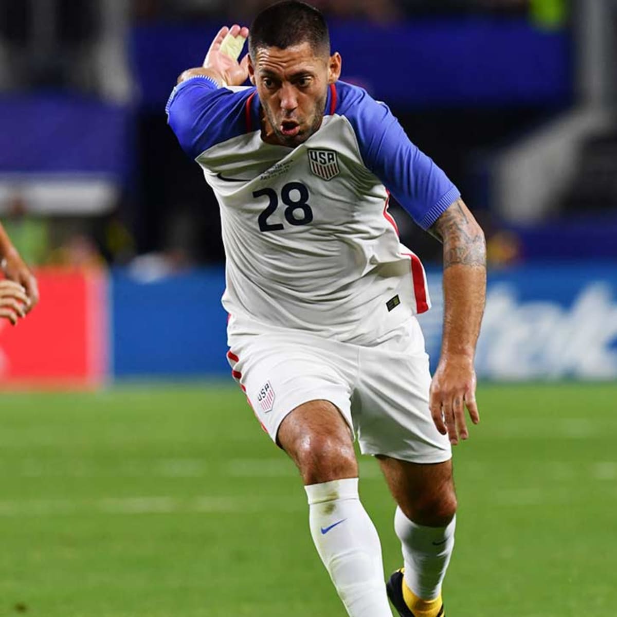 Dempsey scores record goal, leads US into Gold Cup final
