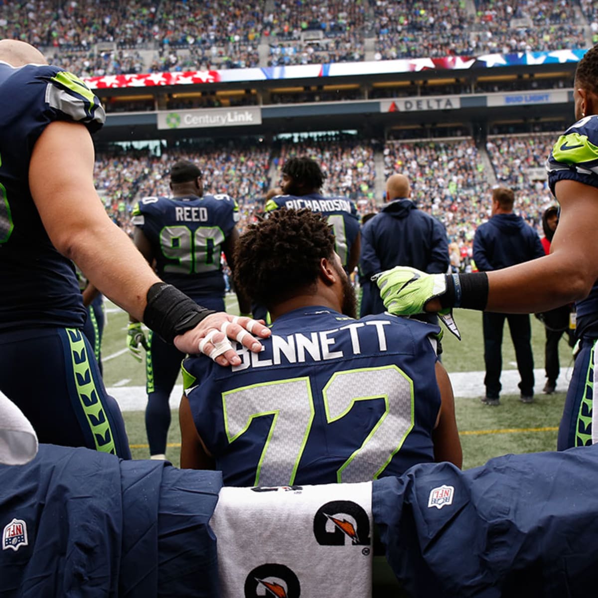 Seattle Seahawks' Michael Bennett Explains Why He Sits During National  Anthem