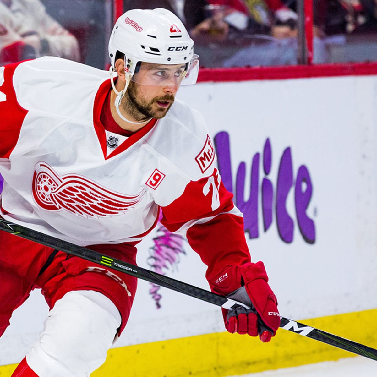 Avalanche agree to terms with forward Tomas Tatar on a 1-year