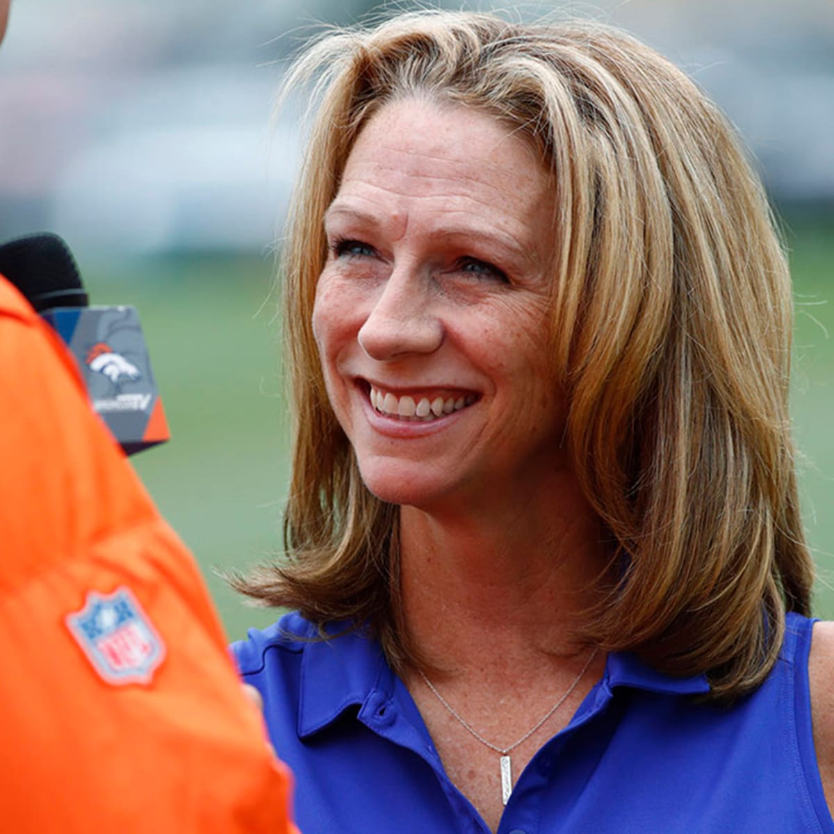 Longtime ESPN play-by-play commentator Beth Mowins to call Monday