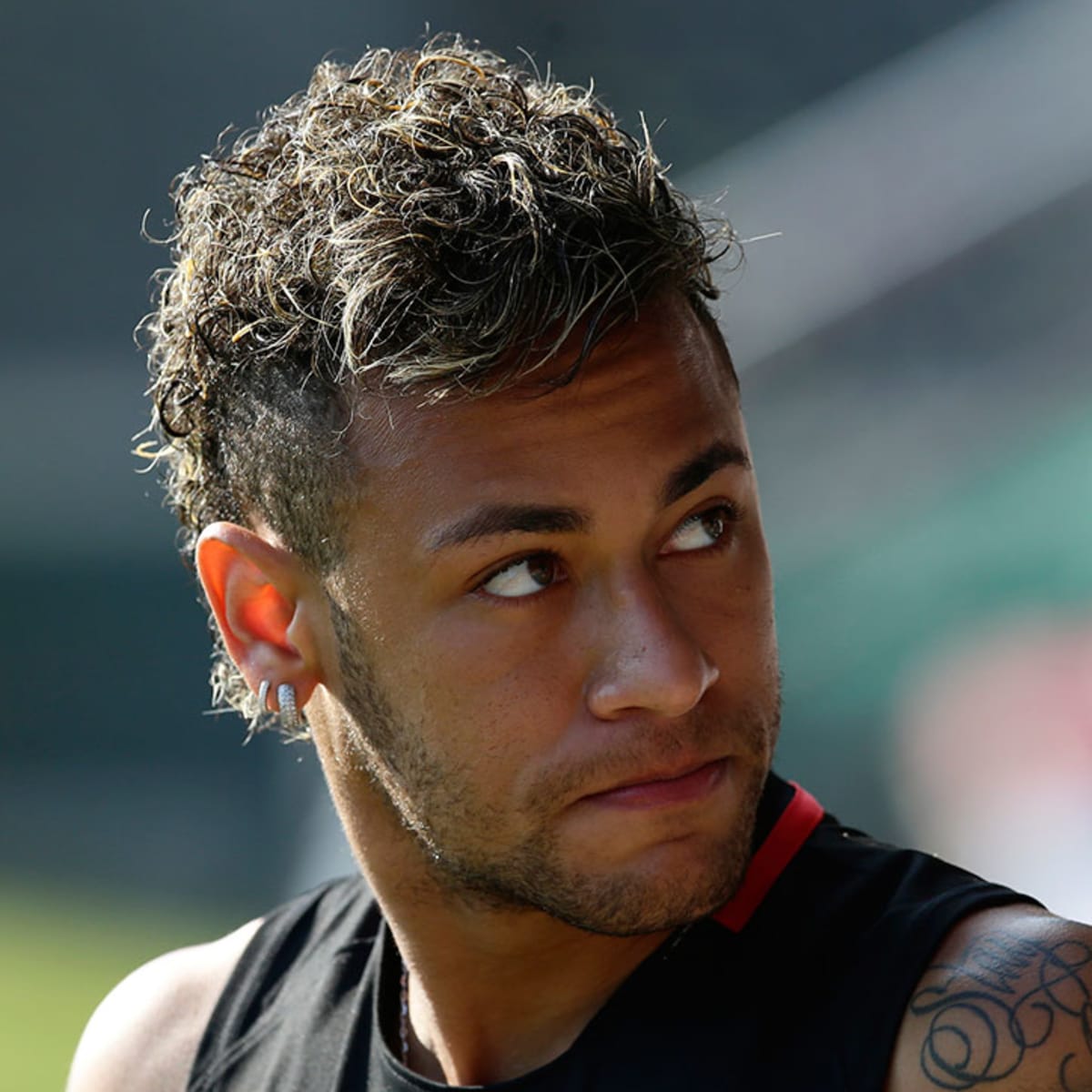 4 (Good) Soccer Player Haircuts: Robbie Rogers, Neymar, Gerard Piqué,  Olivier Giroud