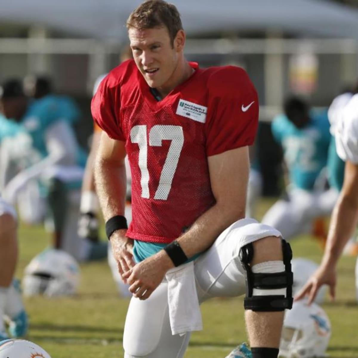 Dolphins QB Tannehill practicing without a knee brace, confident