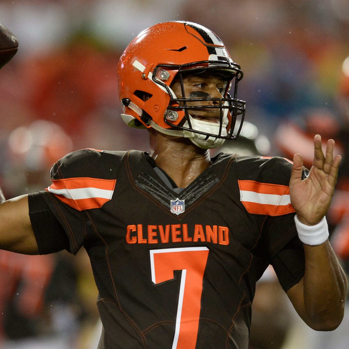 Kizer named starter at QB