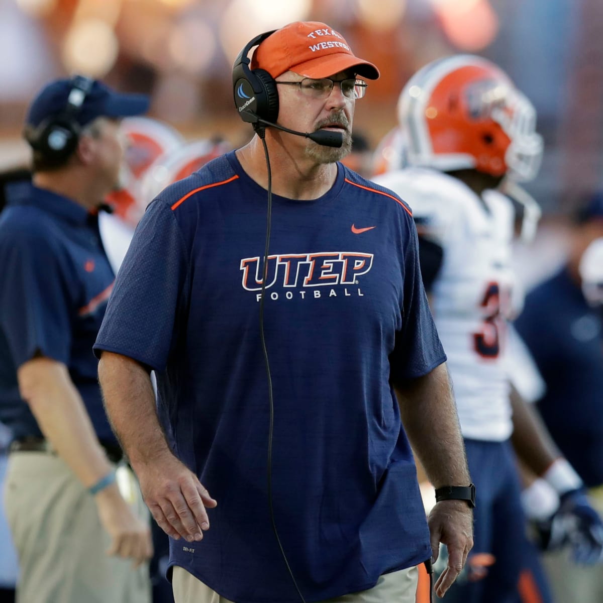 UTEP coach Sean Kugler resigns after Miners' 0-5 start - ESPN