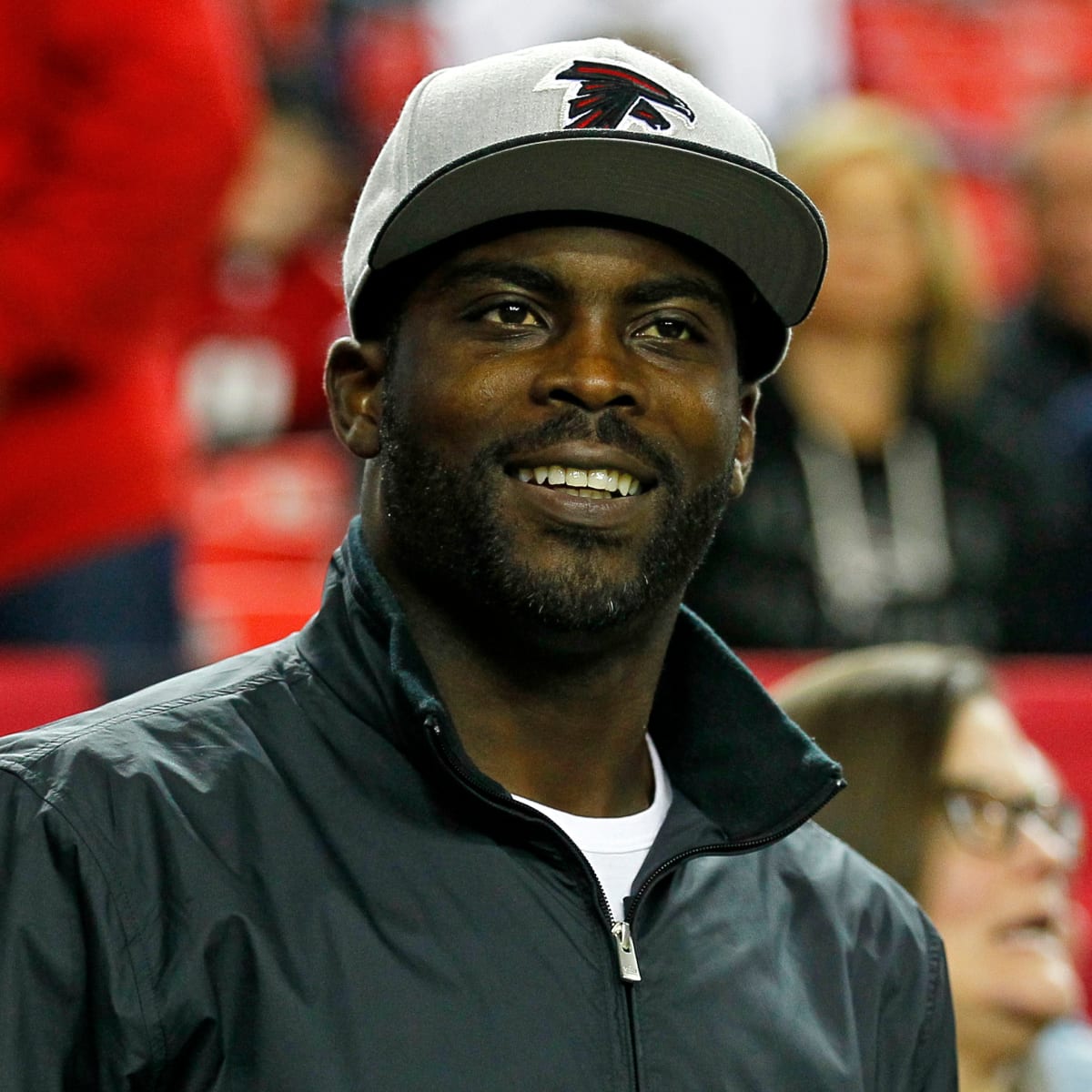 By starring in flag football league, Michael Vick takes a cue from his  daughter - The Athletic