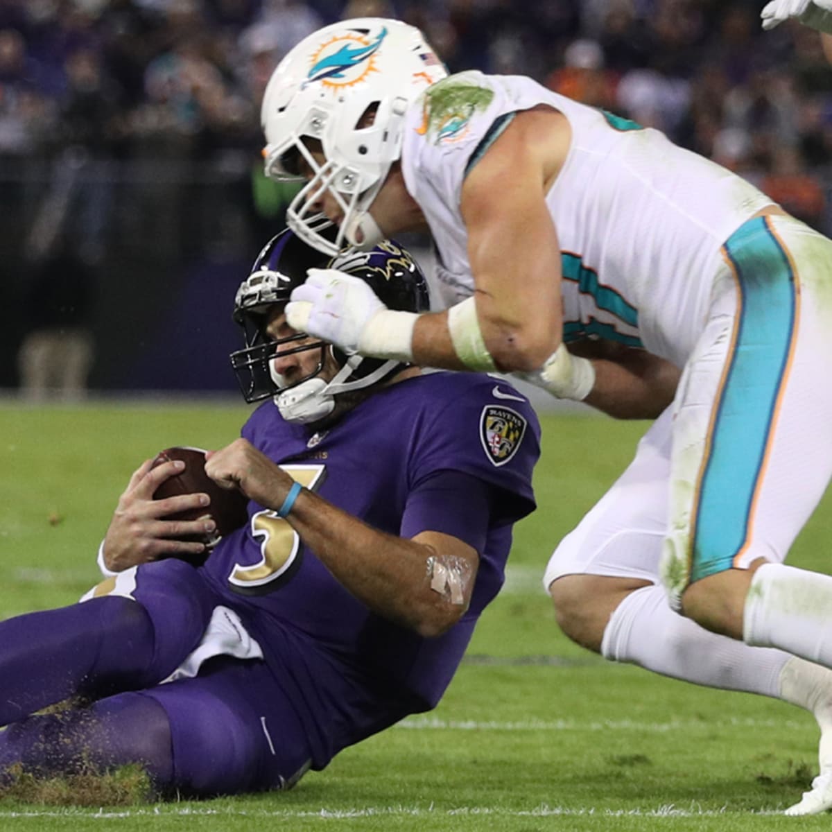 Indianapolis, Indiana, USA. 25th Nov, 2018. Miami Dolphins linebacker Kiko  Alonso (47) during NFL football game action between the Miami Dolphins and  the Indianapolis Colts at Lucas Oil Stadium in Indianapolis, Indiana.