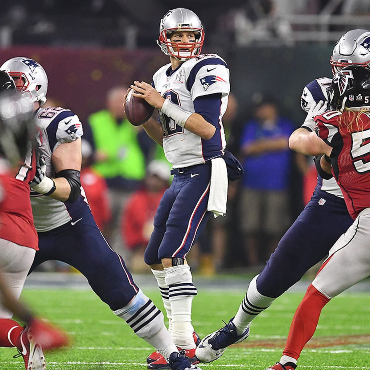 NFL: Tom Brady admits concussions, vows not to be forced from NFL