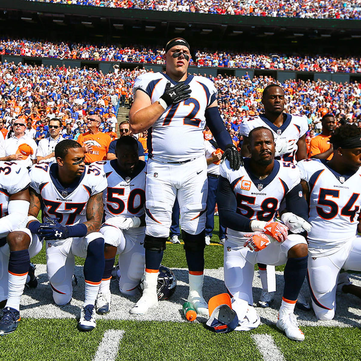 America's Only Deaf Football Team Decides What to Do During the National  Anthem