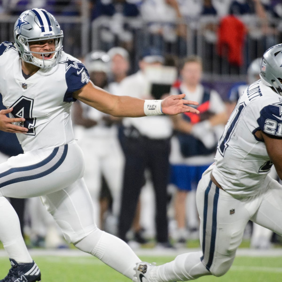 Ezekiel Elliott, Dak Prescott top year-end merchandise/apparel sales list