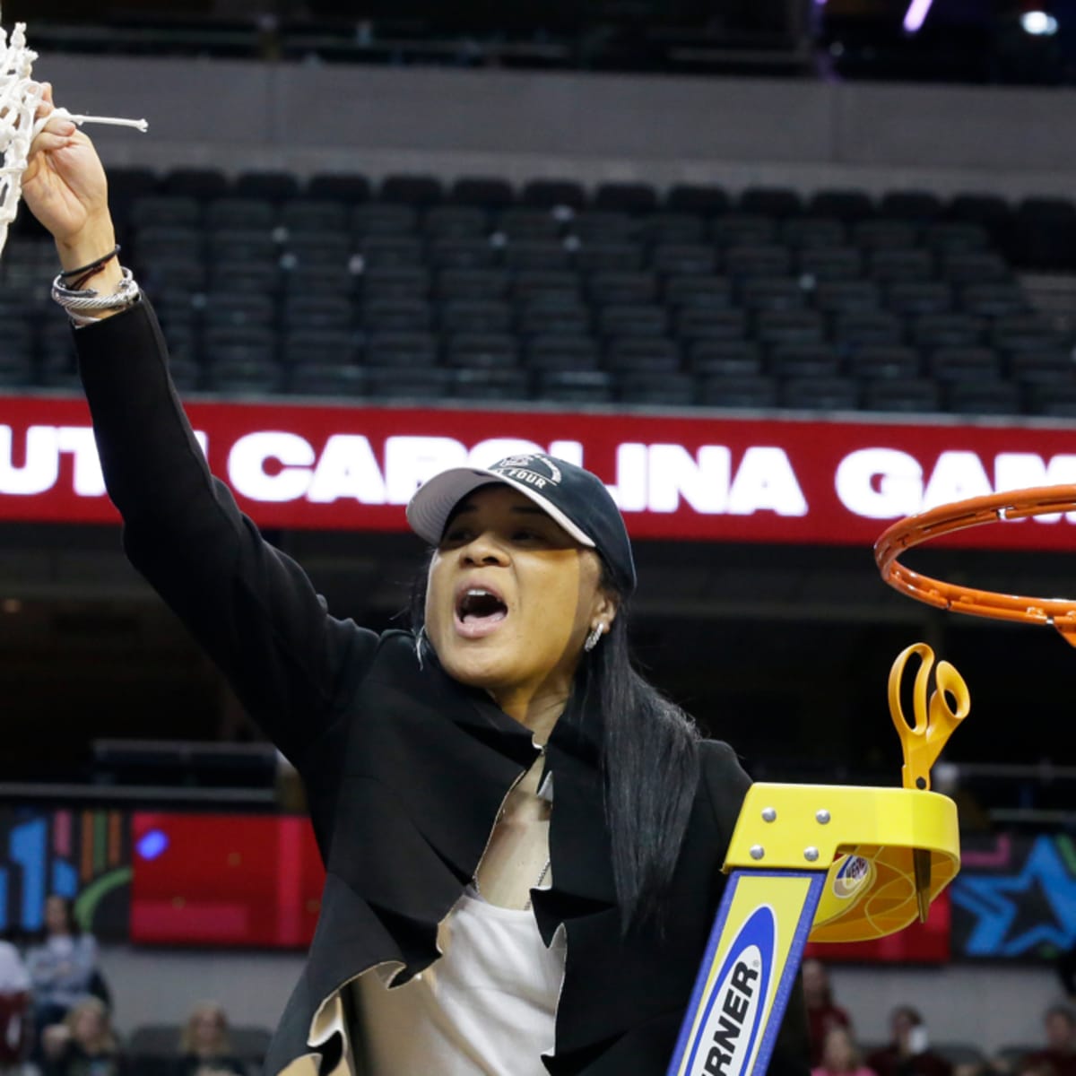Carolyn Peck Hall of Fame Induction Helped by Dawn Staley Wins