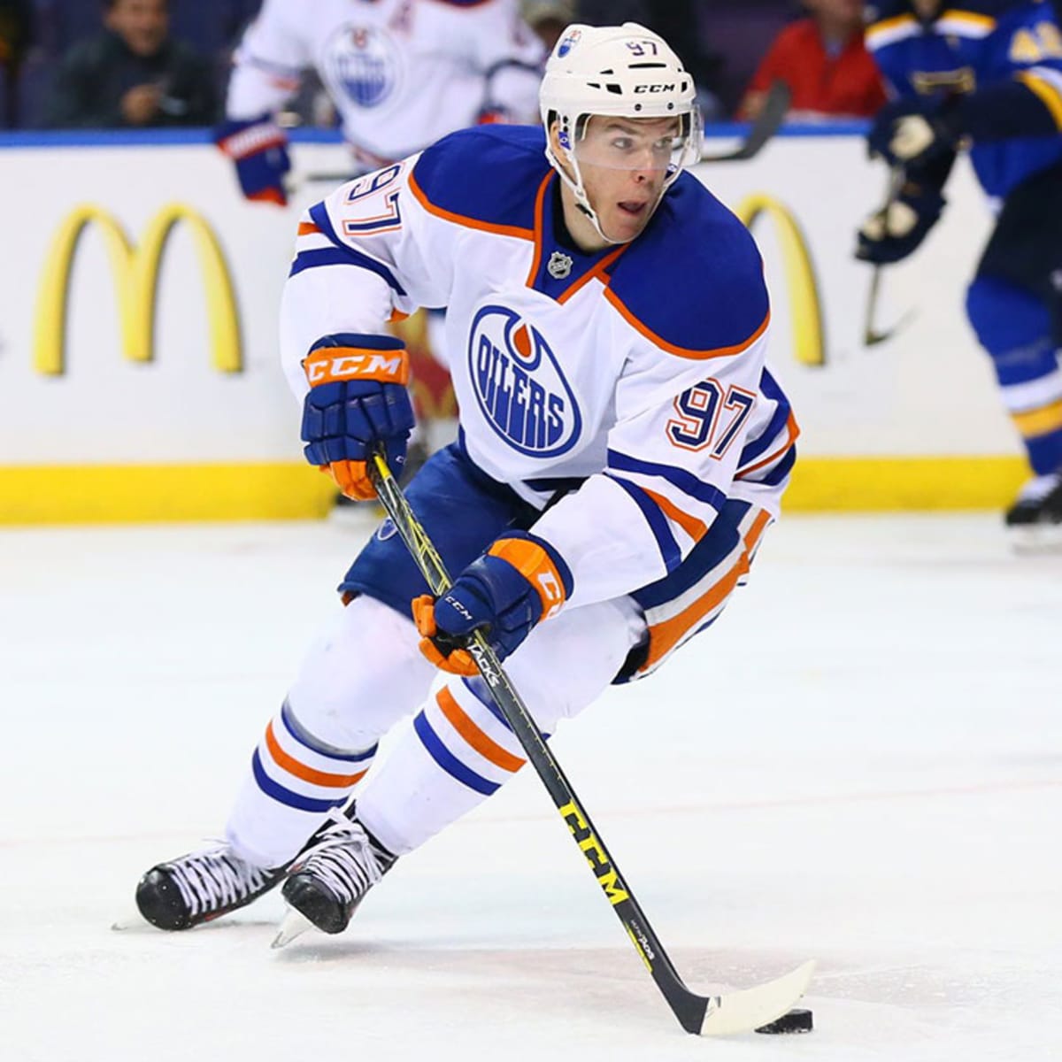 Hockey Daily 365 l NHL Highlights & News on X: Connor McDavid goes coast  to coast, carving past three Kings defenders before sniping home a beauty  to bring the Oilers back within one! What a goal! #GoKingsGo 2 - 1  #LetsGoOilers (Game 1)