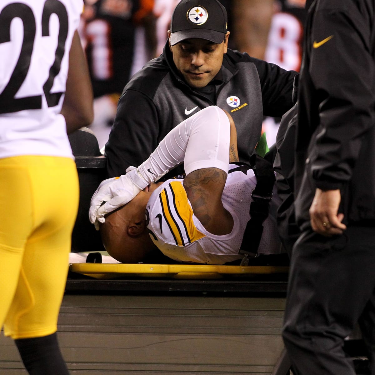 Pittsburgh Steelers Honor Ryan Shazier Prior To, During Matchup