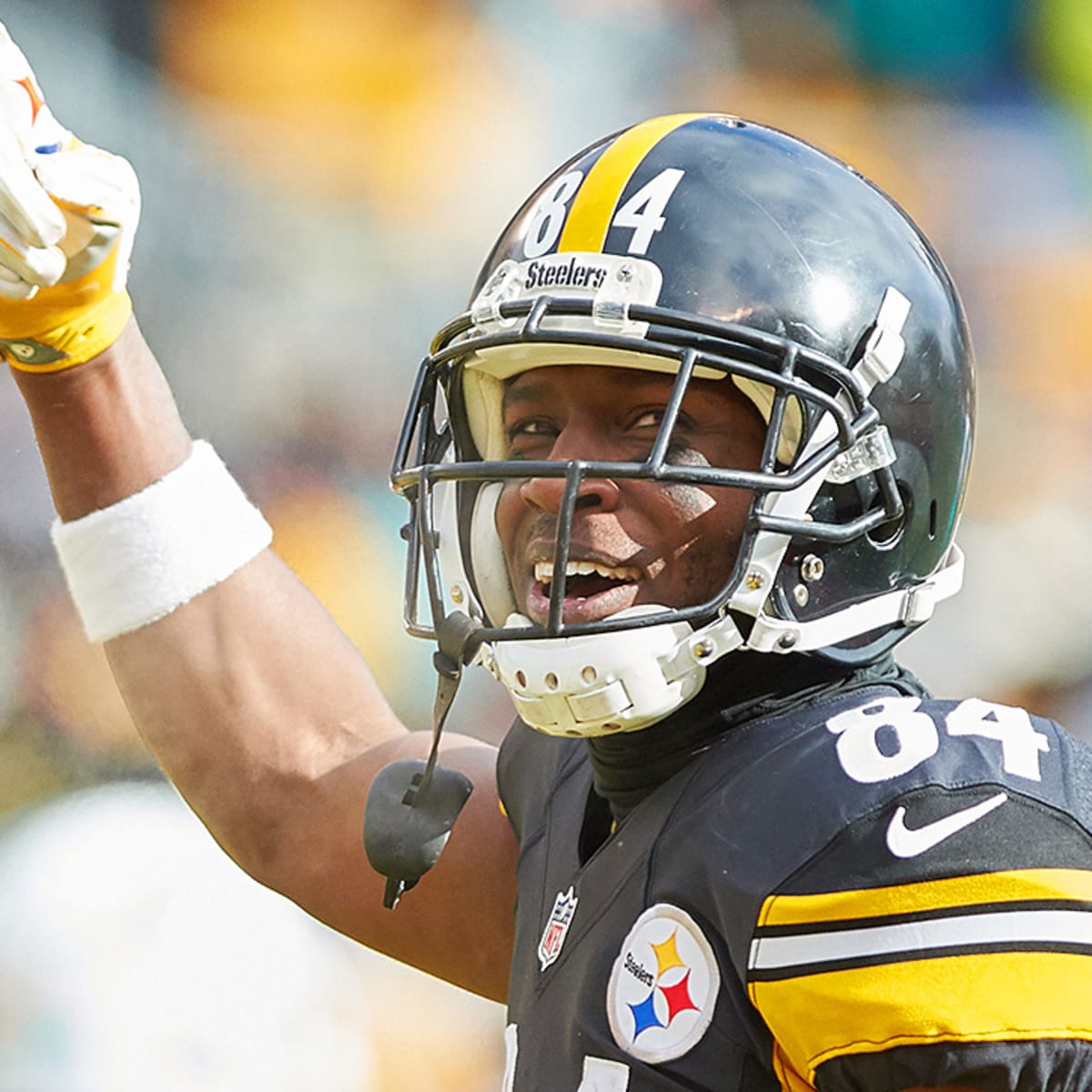 NFL - Antonio Brown now tops the list of highest paid NFL WRs! 