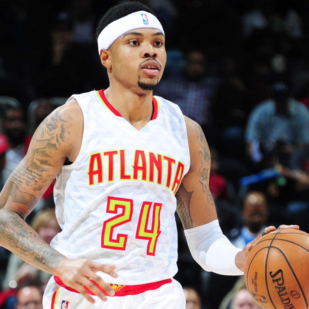 Kent Bazemore tells the story of how he talked Steph Curry into signing  with Under Armour