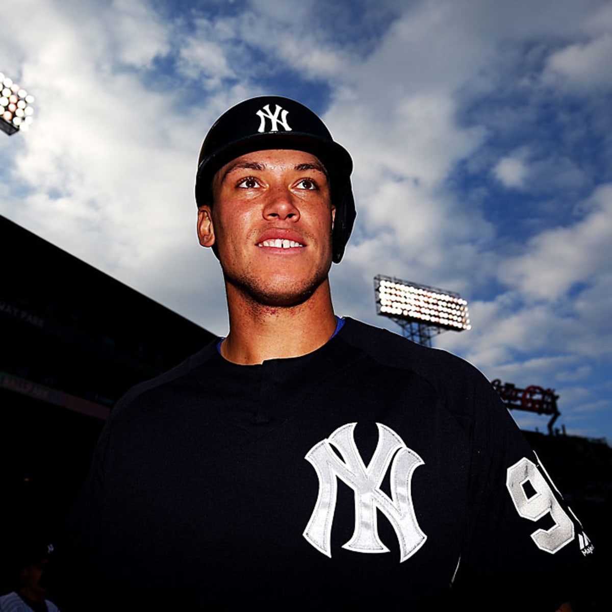 Aaron Judge and Jimmy Photobomb Yankees Fans at the MLB Store