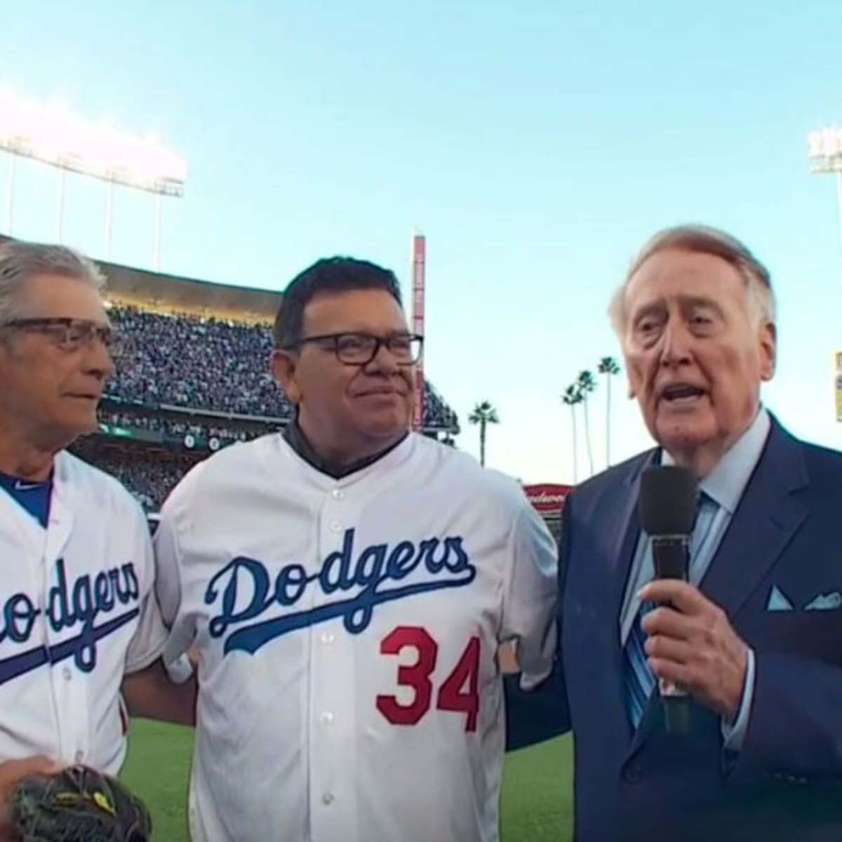 Vin Scully calls in Fernando Valenzuela from bullpen for