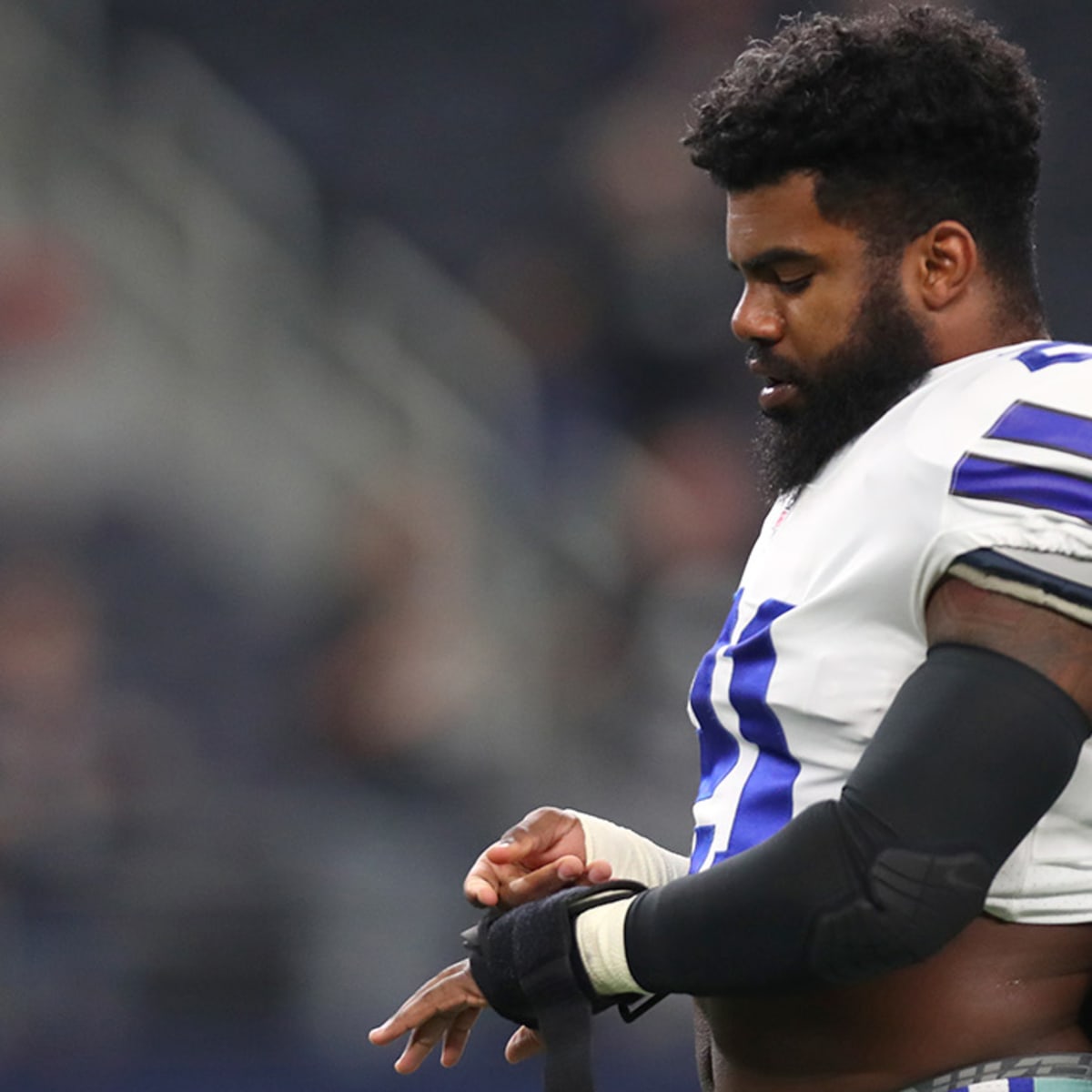 NFL's Ezekiel Elliott offers to fund funeral for slain 8th-grade football  phenom