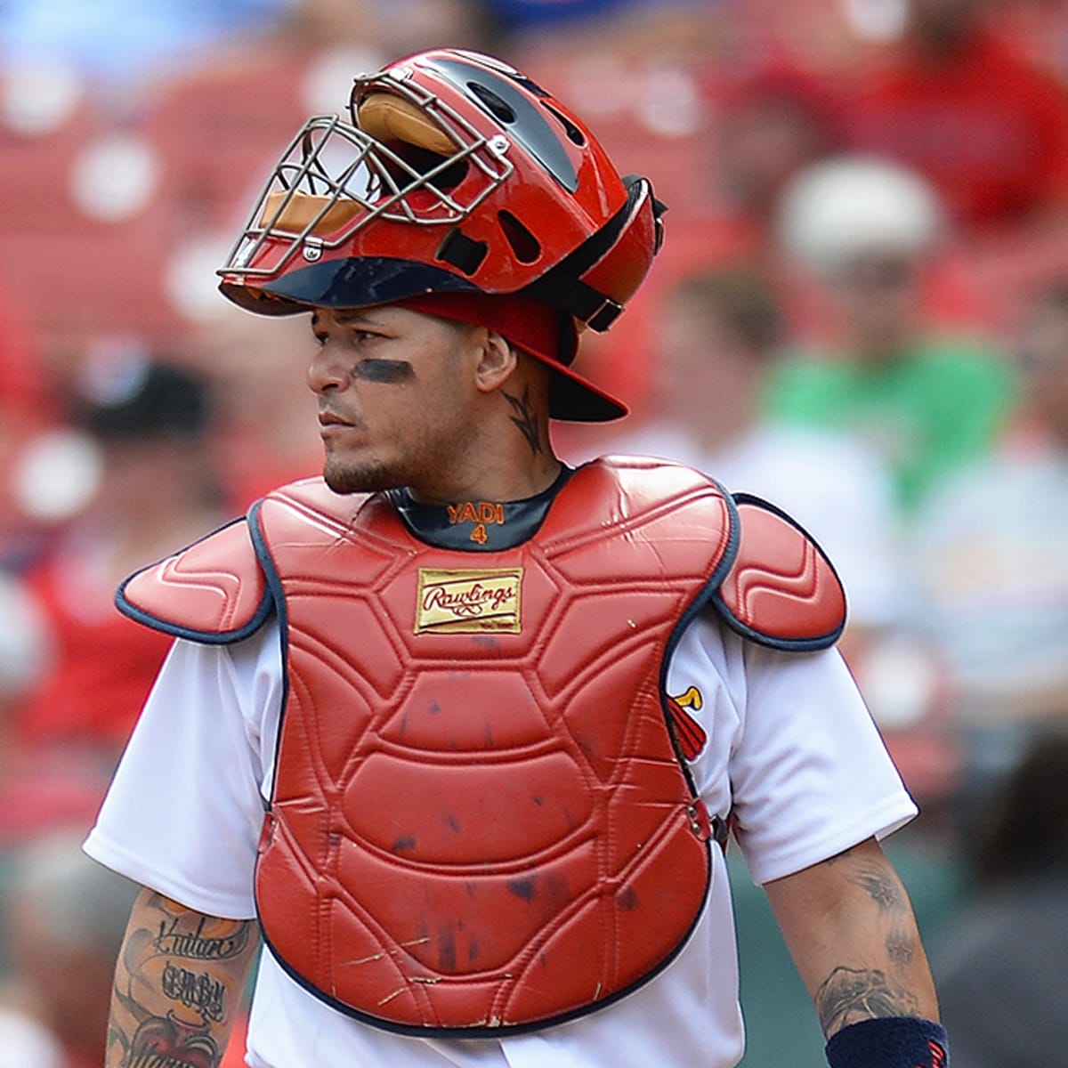 Yadier Molina, Cardinals catcher, returns home after surgery on groin