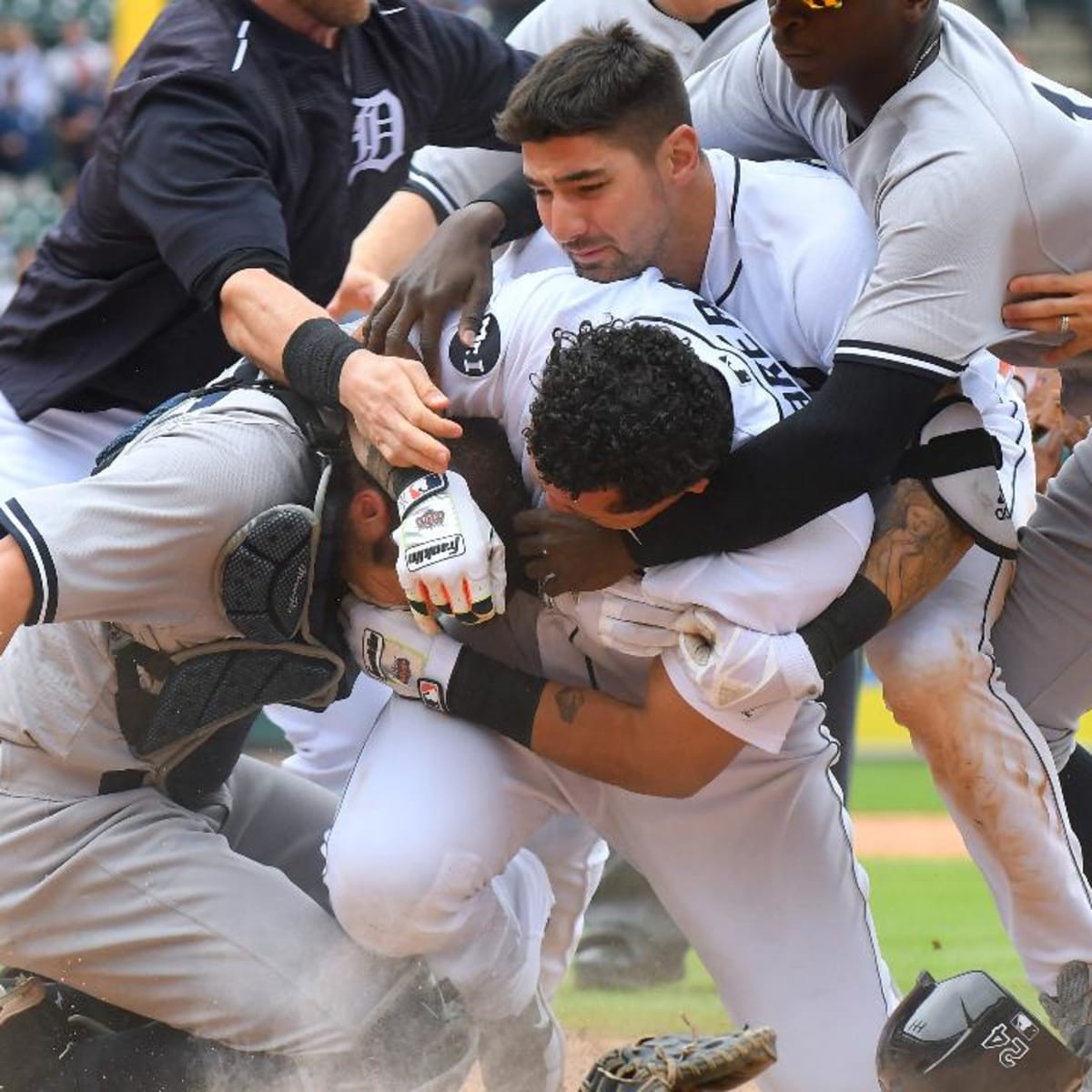 Tigers' Cabrera banned 7 games, Yankees' Sanchez 4 for fight