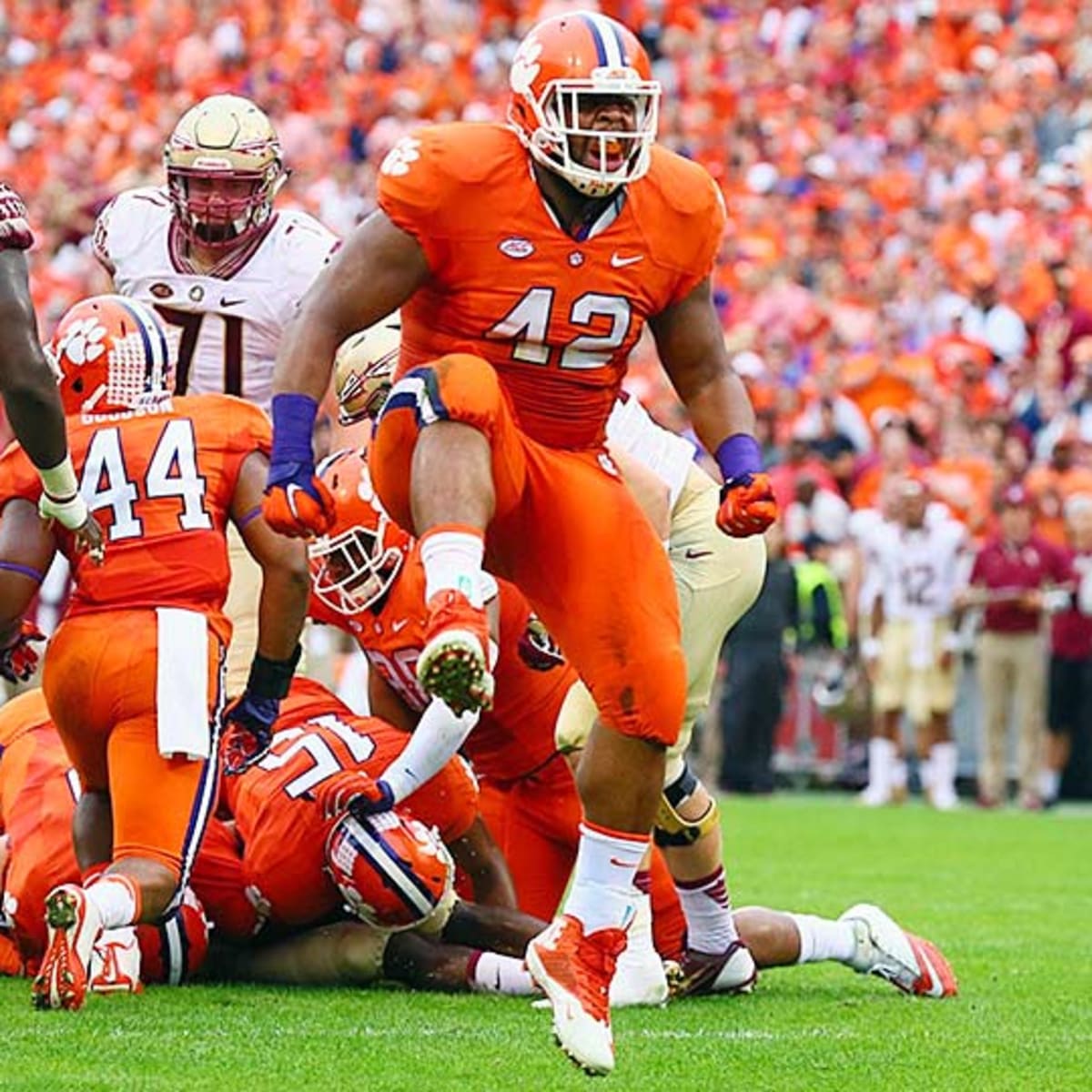 Clemson football's Christian Wilkins strikes the Heisman pose