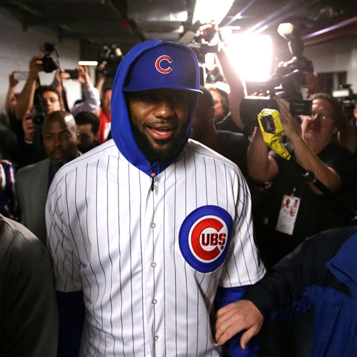 LeBron James wears Chicago Cubs gear to honor bet with Dwyane Wade