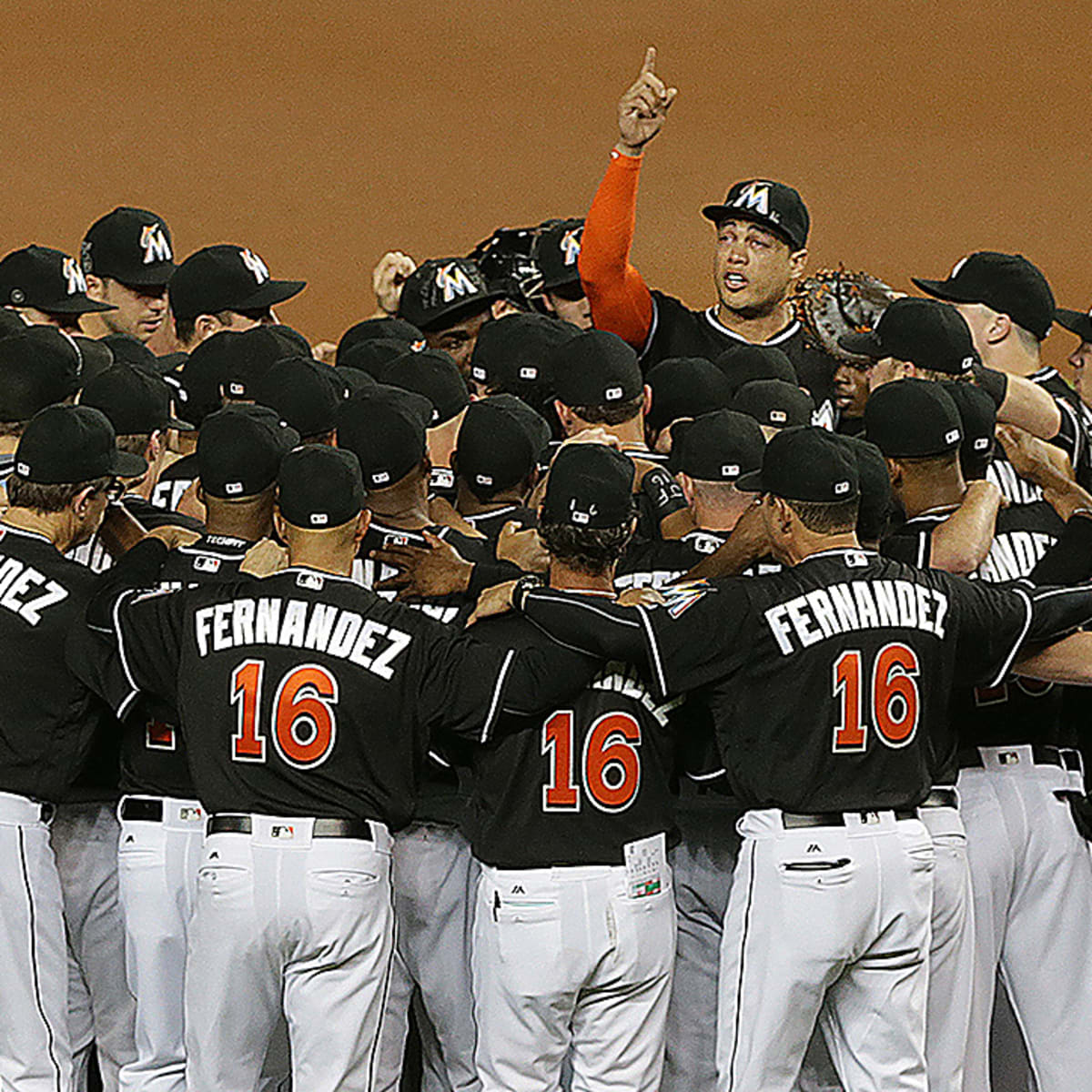 Miami Marlins's Dee Gordon hits home run with tears in his eyes in tribute  to Jose Fernandez