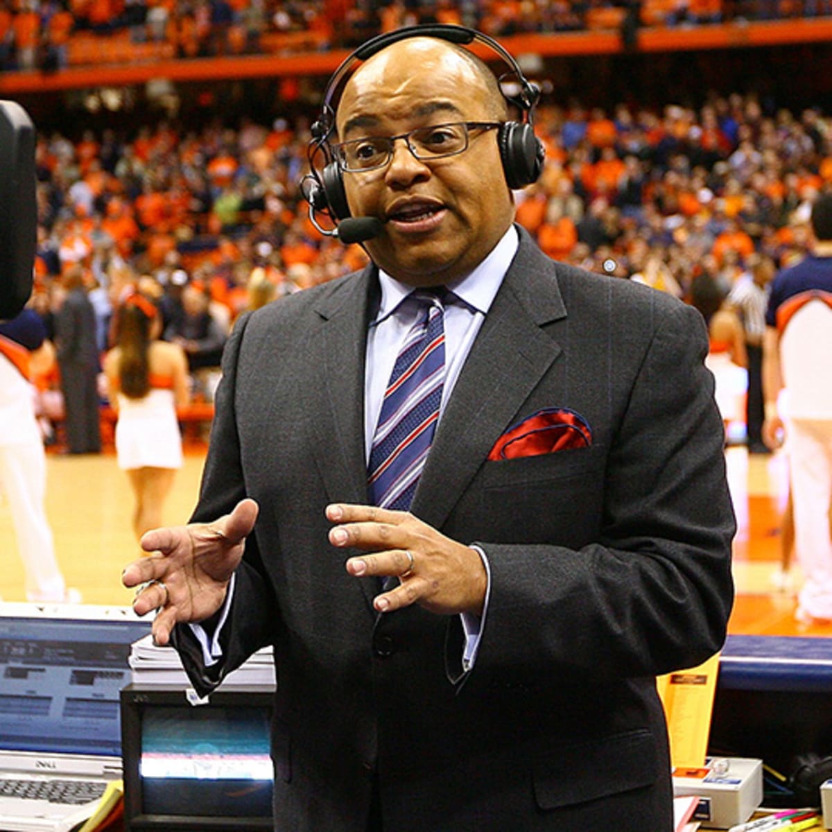 Mike Tirico's Postgame Comment Went Viral Last Night - The Spun: What's  Trending In The Sports World Today