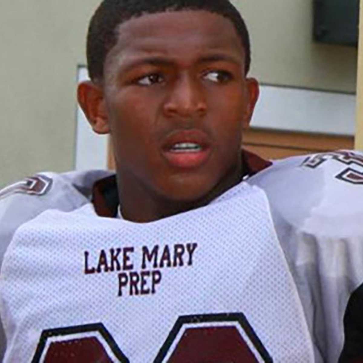 Ray Lewis' son, Ray Lewis III, has passed 🙏 Lewis played football