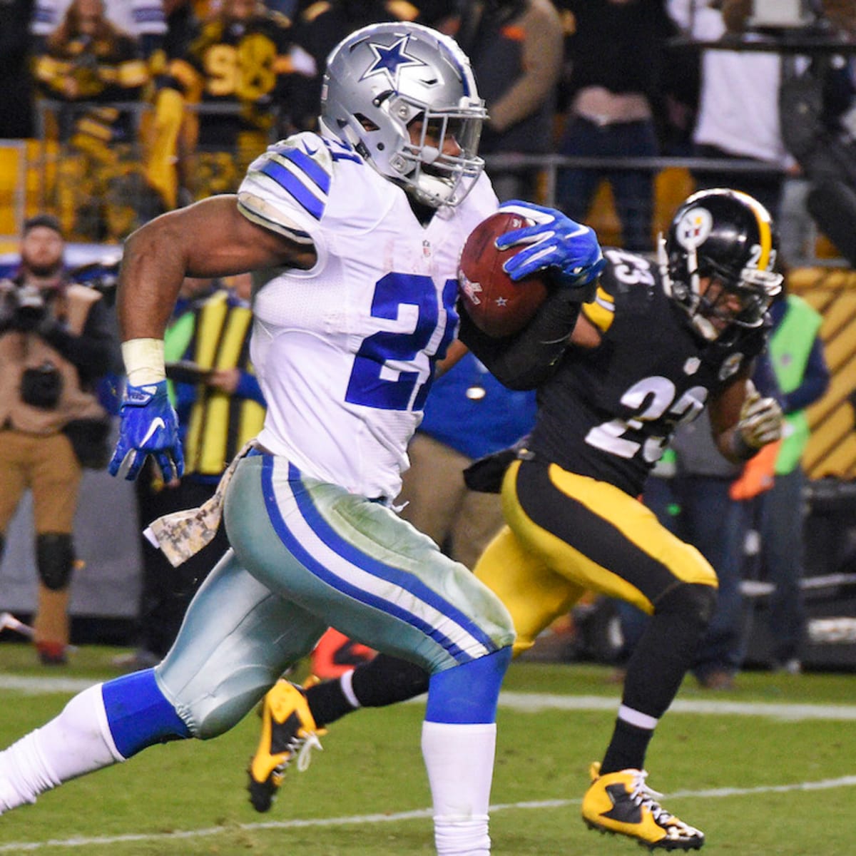 Elliott scores twice late, Cowboys top Steelers 35-30