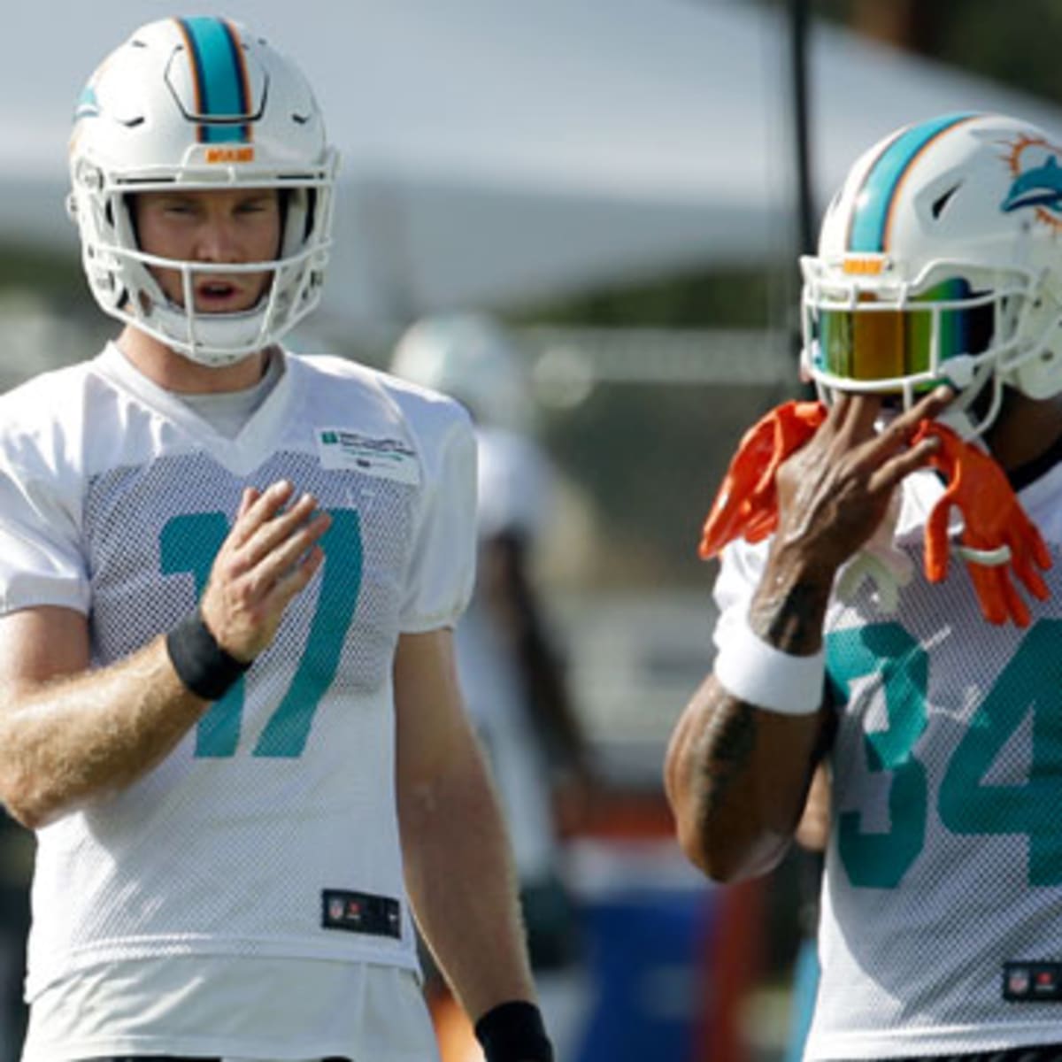 Dolphins think Jay Cutler 'is going to go,' but Tony Lippett injured