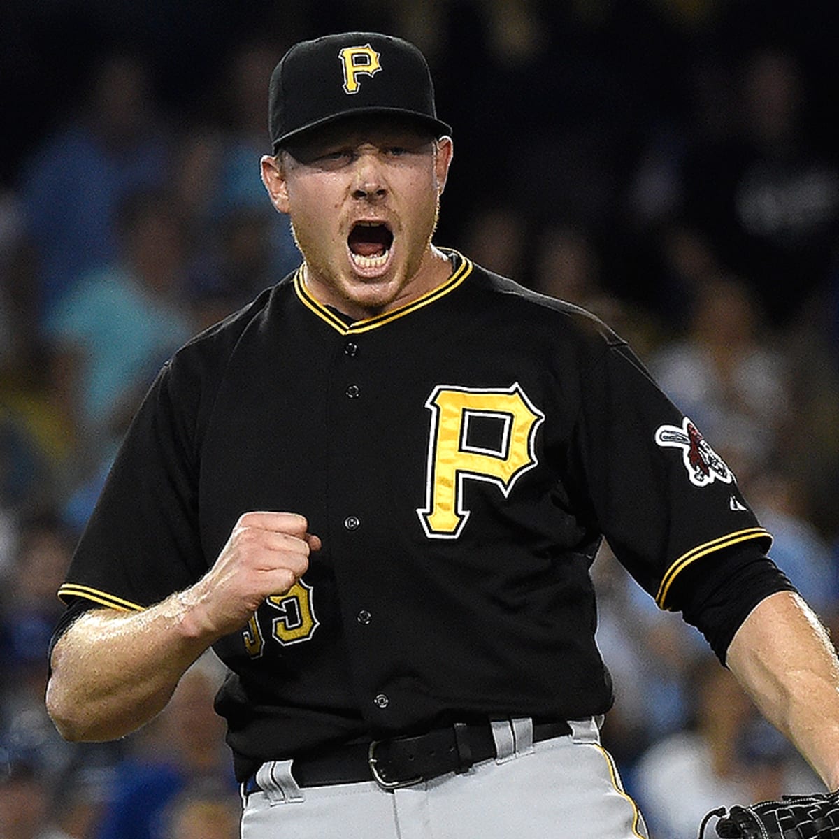 Giants sign free agent closer Mark Melancon