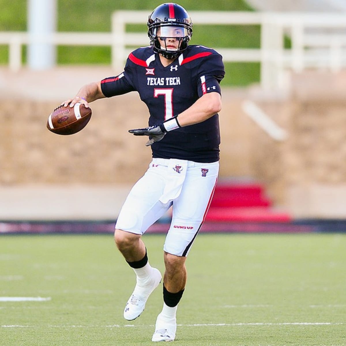 Texas Tech QB Davis Webb Suffers Shoulder Injury Against Oklahoma State 