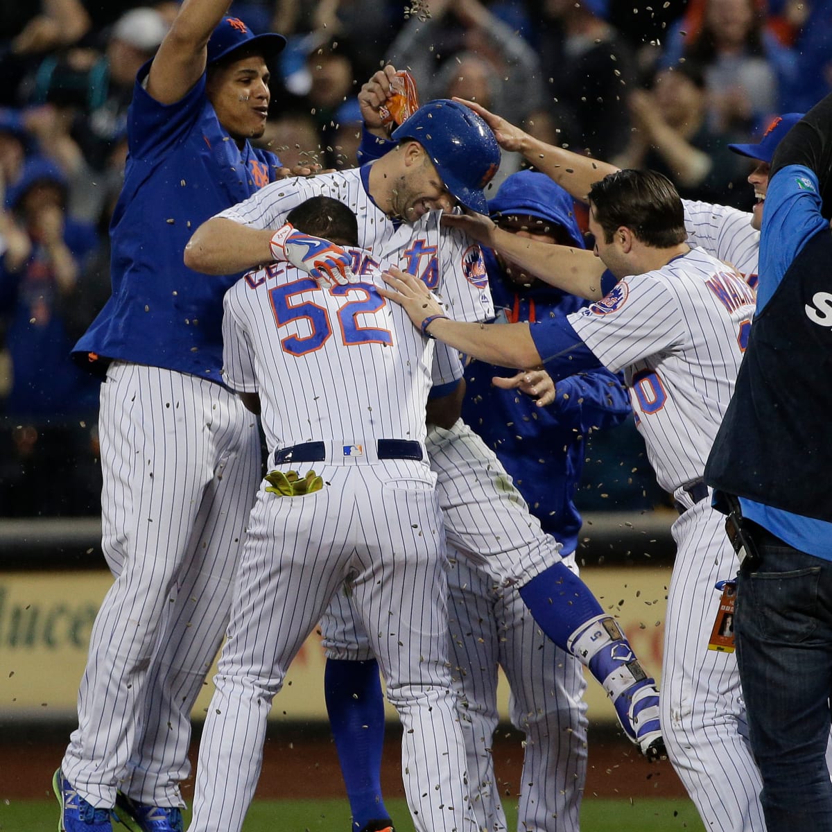 Wright swings away, gives Mets 5-4 comeback win over Brewers