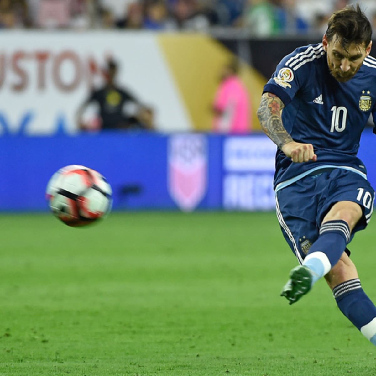 Usa Vs Argentina Messi Higuain Star In 4 0 Rout Video Sports Illustrated