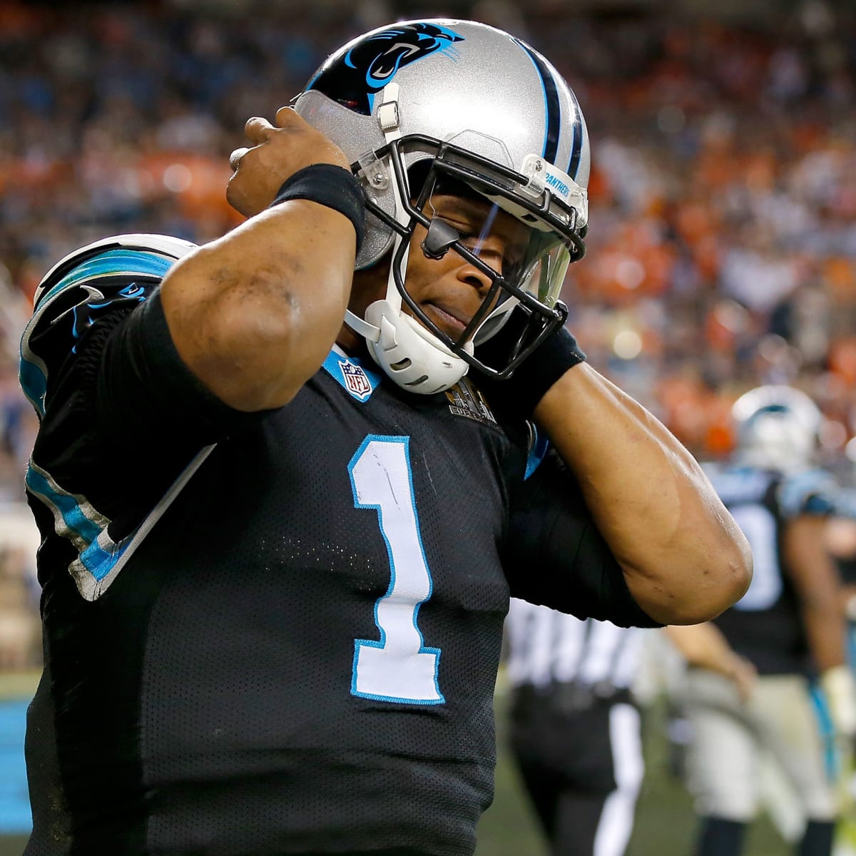 Cam Newton struggles in 1st Super Bowl, Panthers lose 24-10