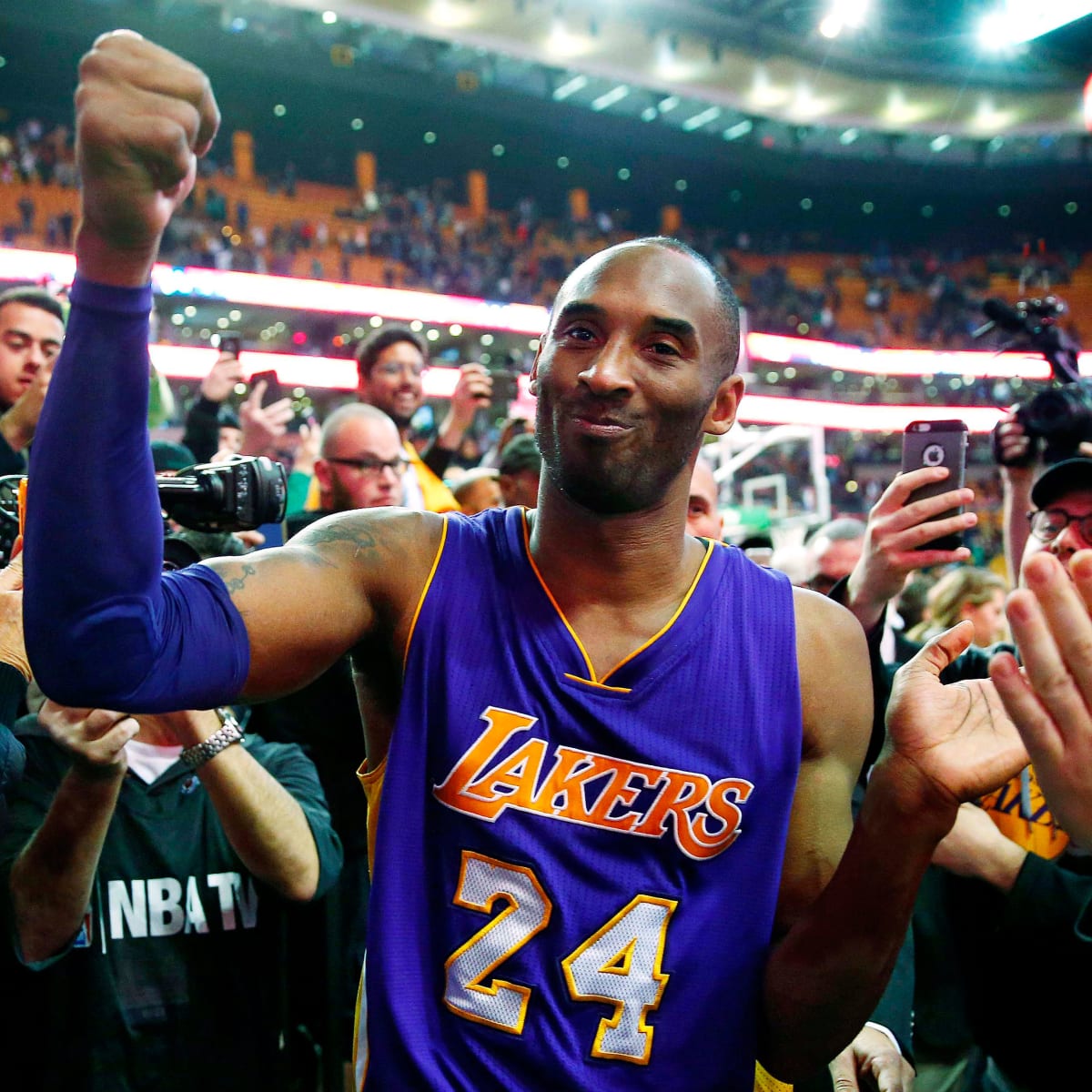 Kobe, LeBron lead second round of All-Star voting - Sports Illustrated