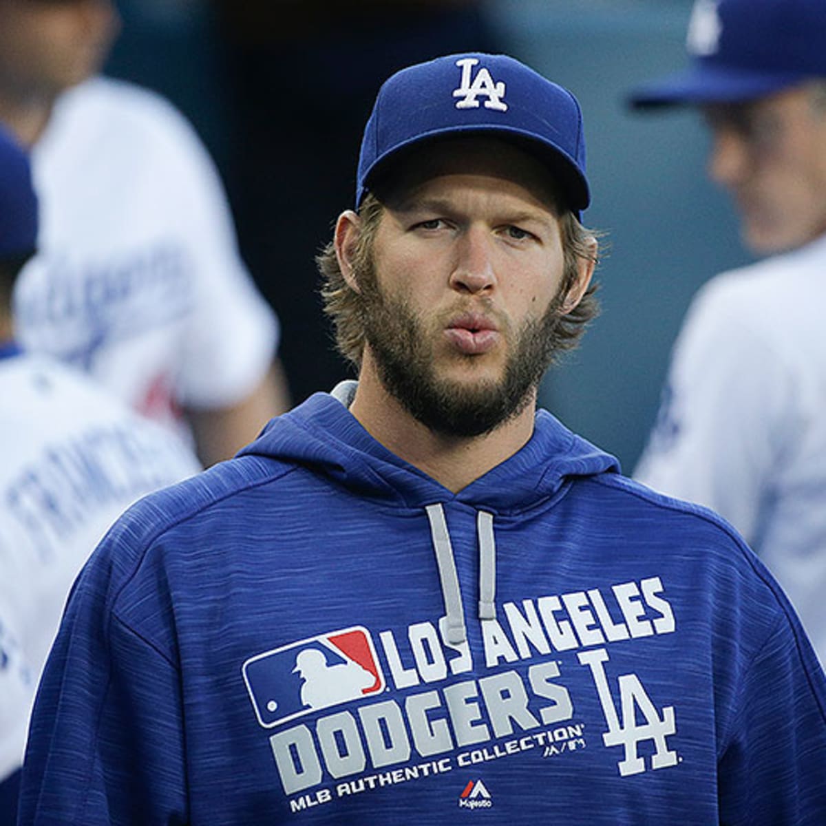 Clayton Kershaw keeps the Dodgers humming in error-filled win