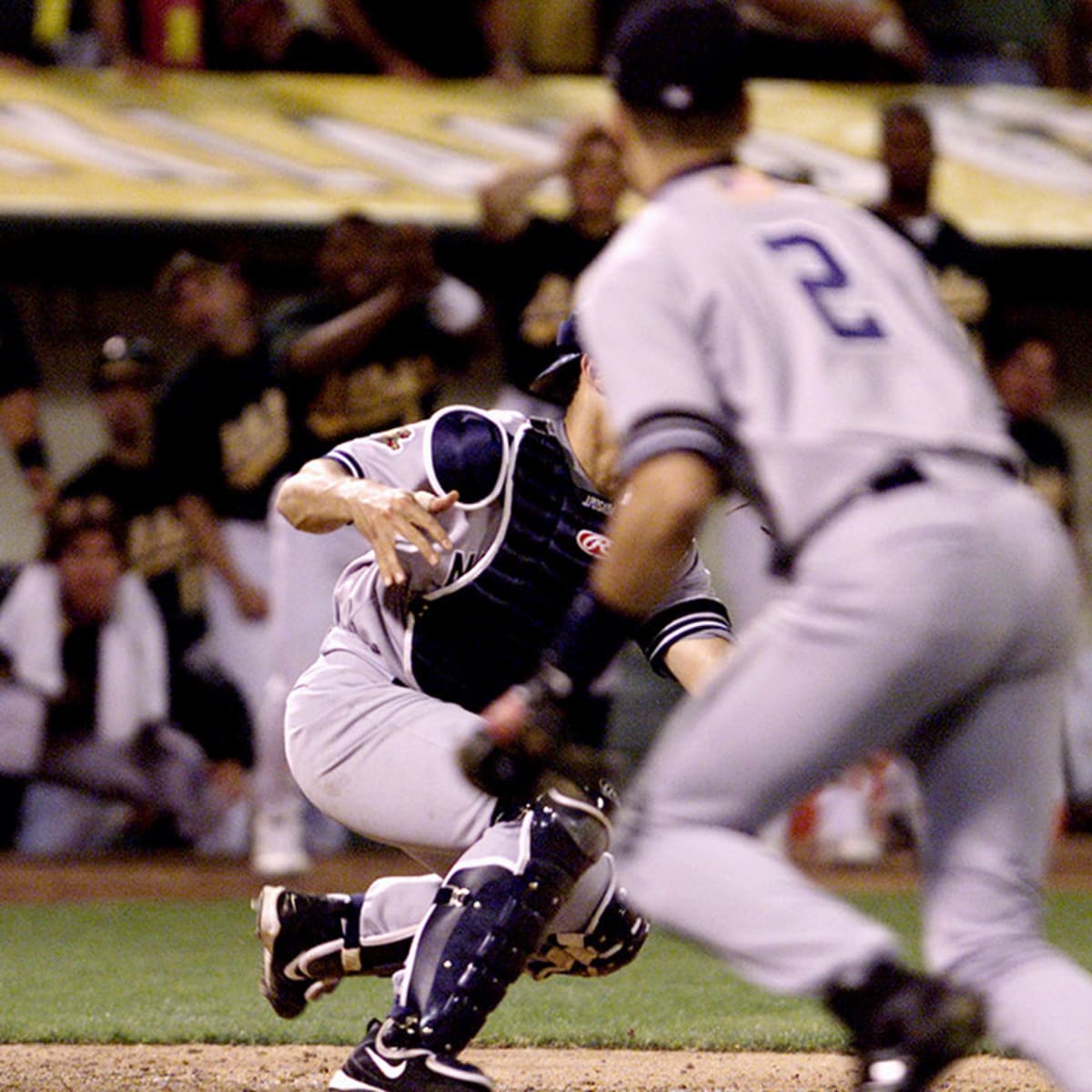 October 13, 2001: Derek Jeter's iconic flip helps Yankees stave off  elimination against Oakland – Society for American Baseball Research