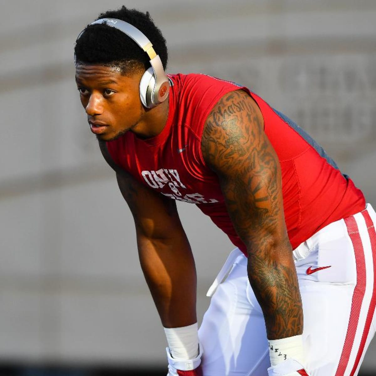 The video of Oklahoma's Joe Mixon punching a woman in 2014 is now public 