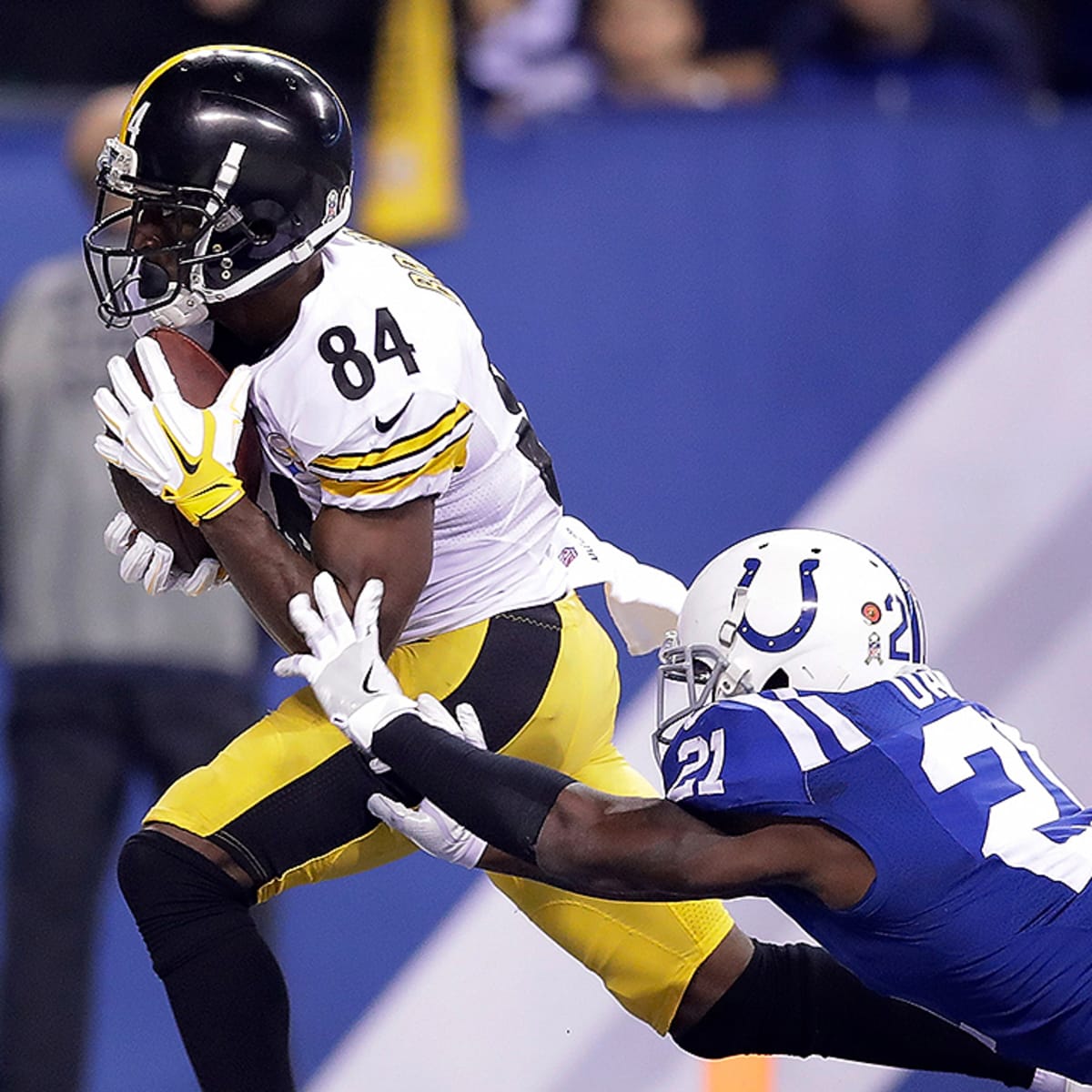 Brown scores 3 TDs for Steelers in 28-7 win over Colts 