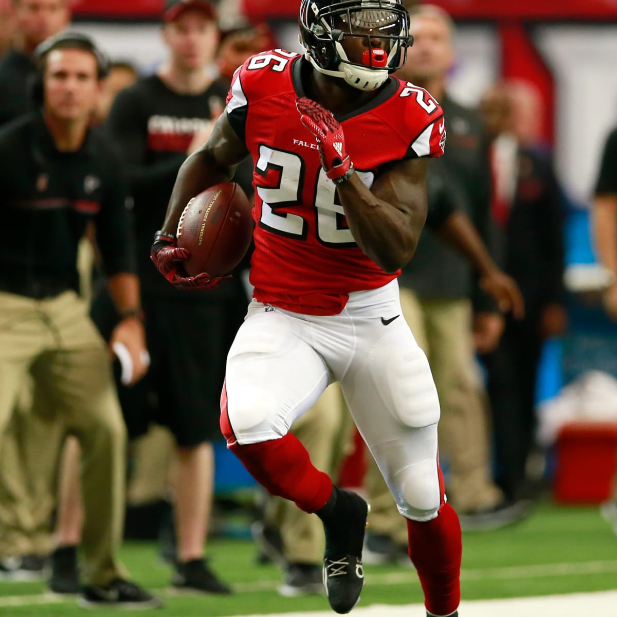 Speedy Taylor Gabriel leads Falcons past Cardinals 38-19