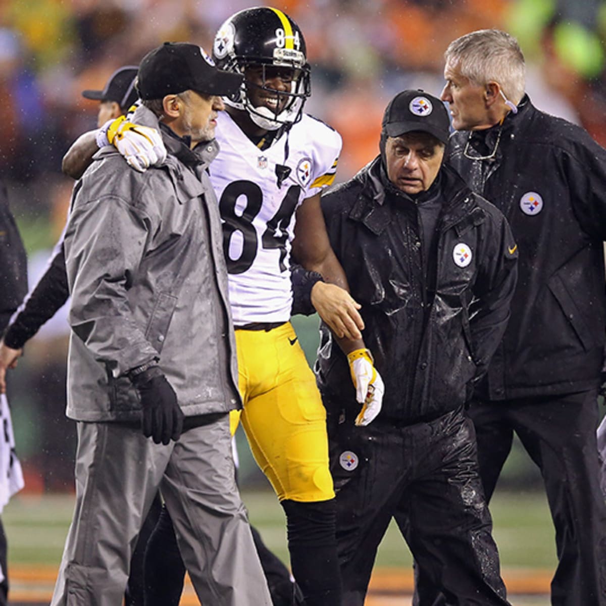 Antonio Brown injury update: Steelers WR hurts calf against