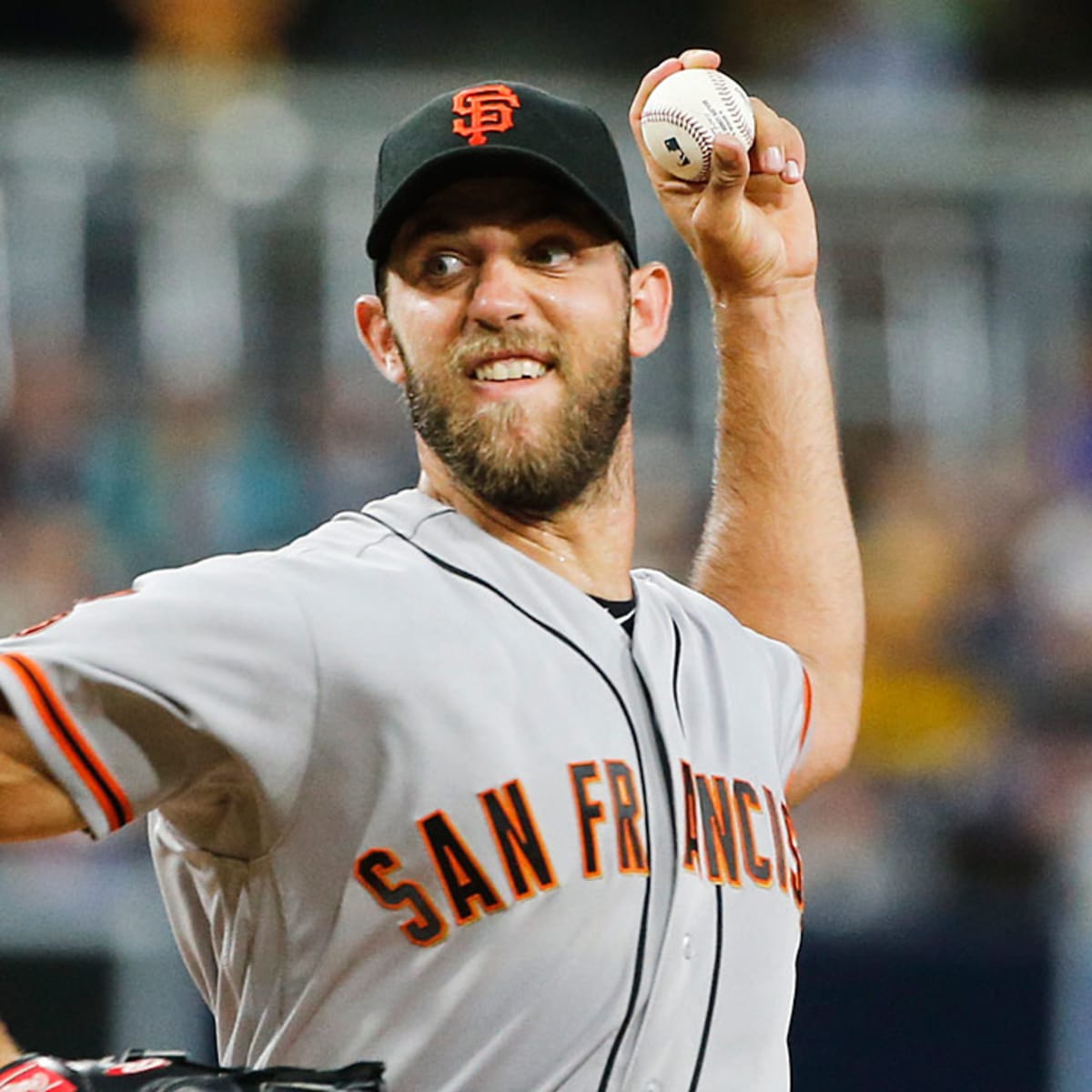 Bumgarner throws complete game as Giants rout Pirates in NL Wild Card 