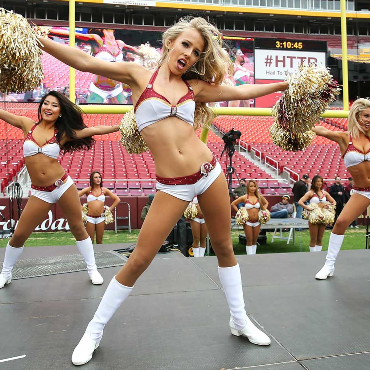 Redskins Cheerleader Taryn's Swimsuit Photos