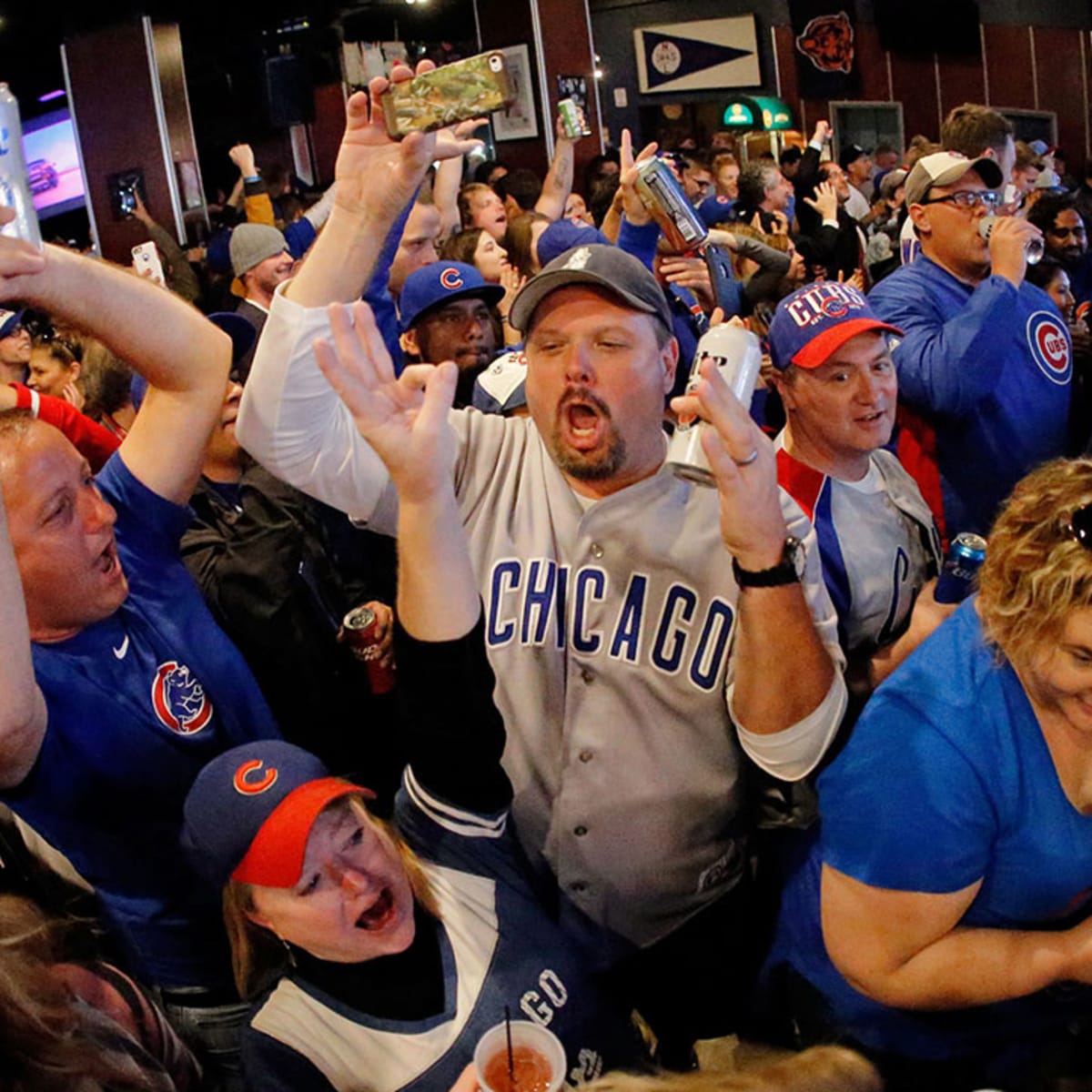 17 Wrigleyville Bars Where You Can Watch the Cubs Play