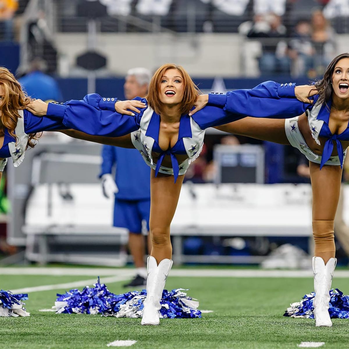 NFL Cheerleaders: Week 17 - Sports Illustrated