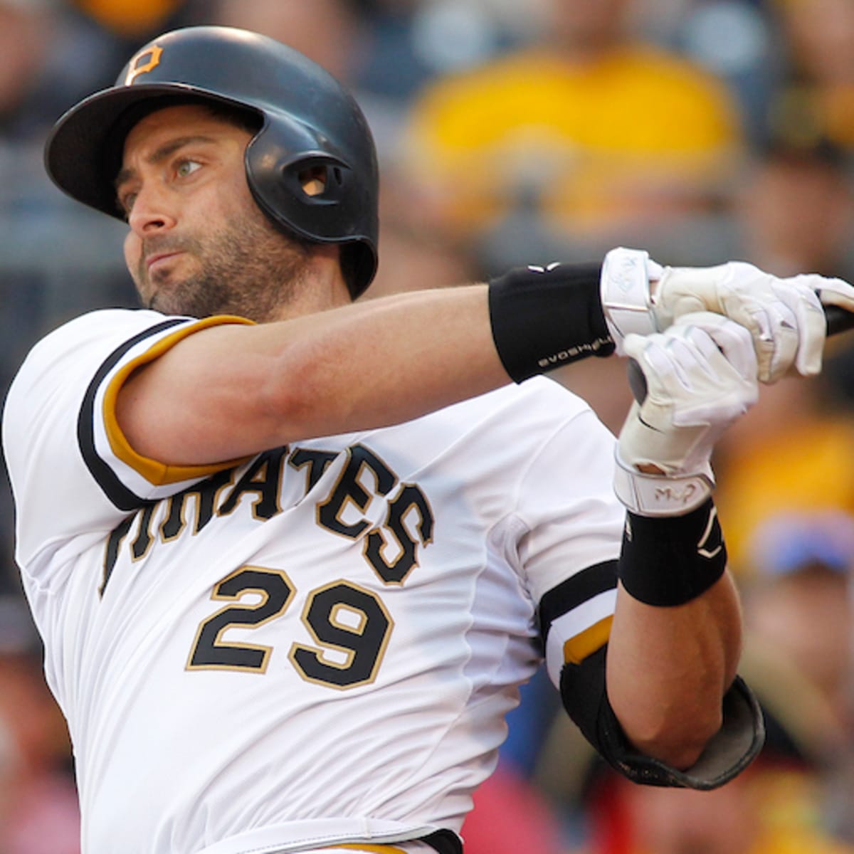 Pirates cut ties with catcher Francisco Cervelli