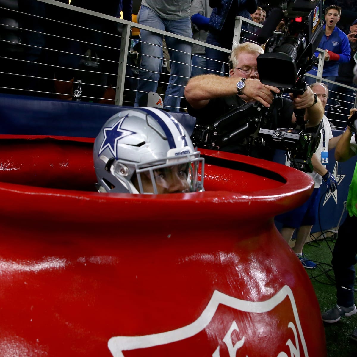 Cowboys are having issues in the red zone with Ezekiel Elliott, Pats set to  visit